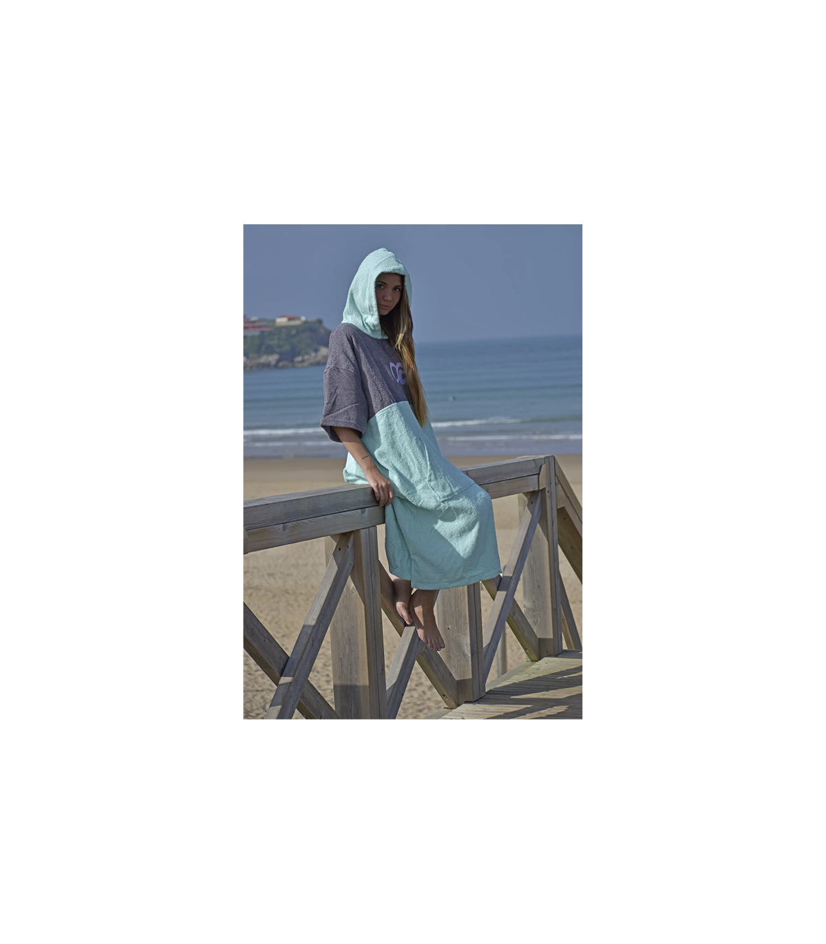 poncho toalla de surf - sentada